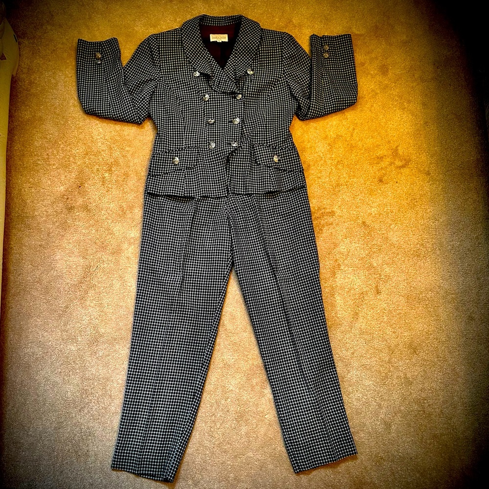 Lauren Taylor Women’s Pants Suit